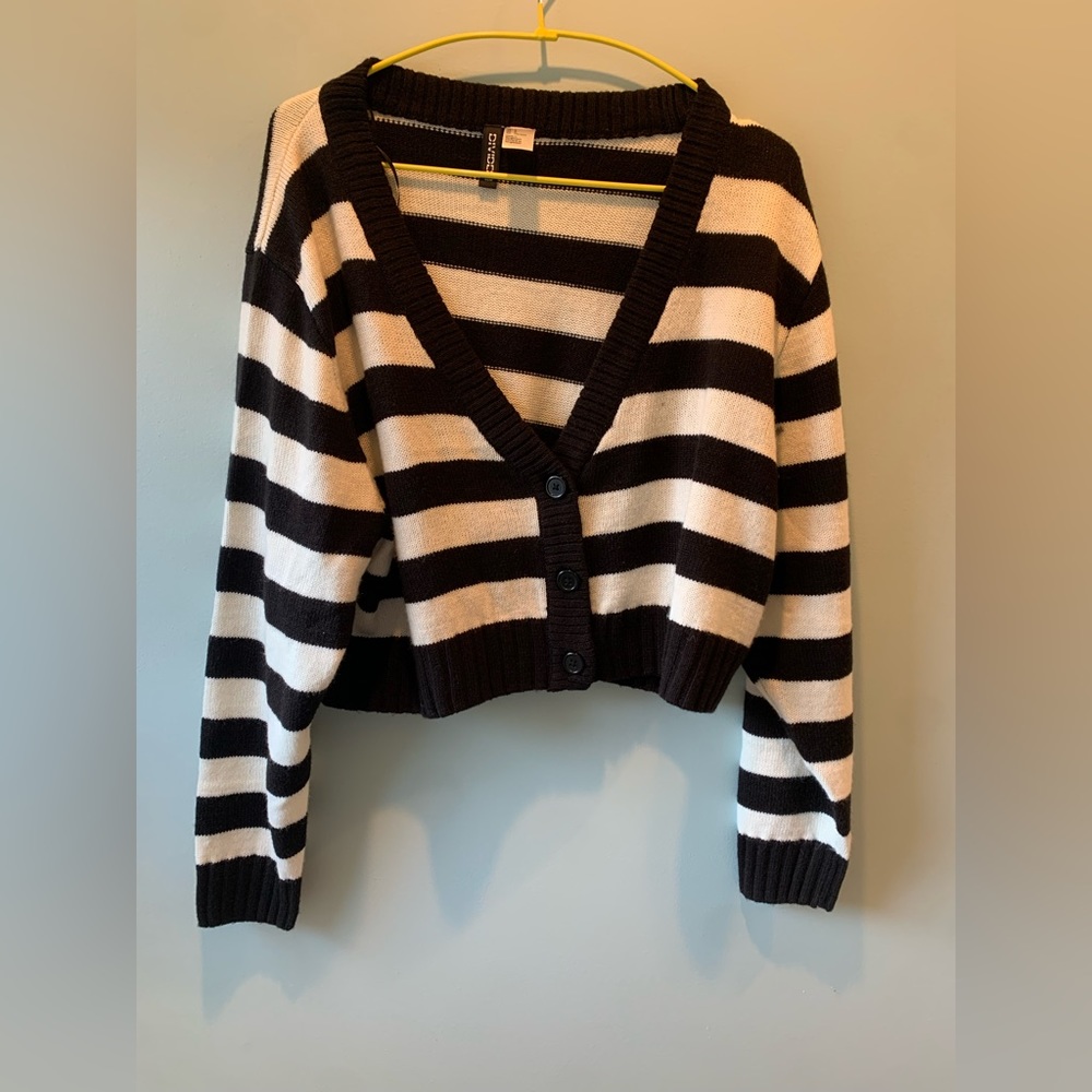 H&M black and white stripped crop cardigan